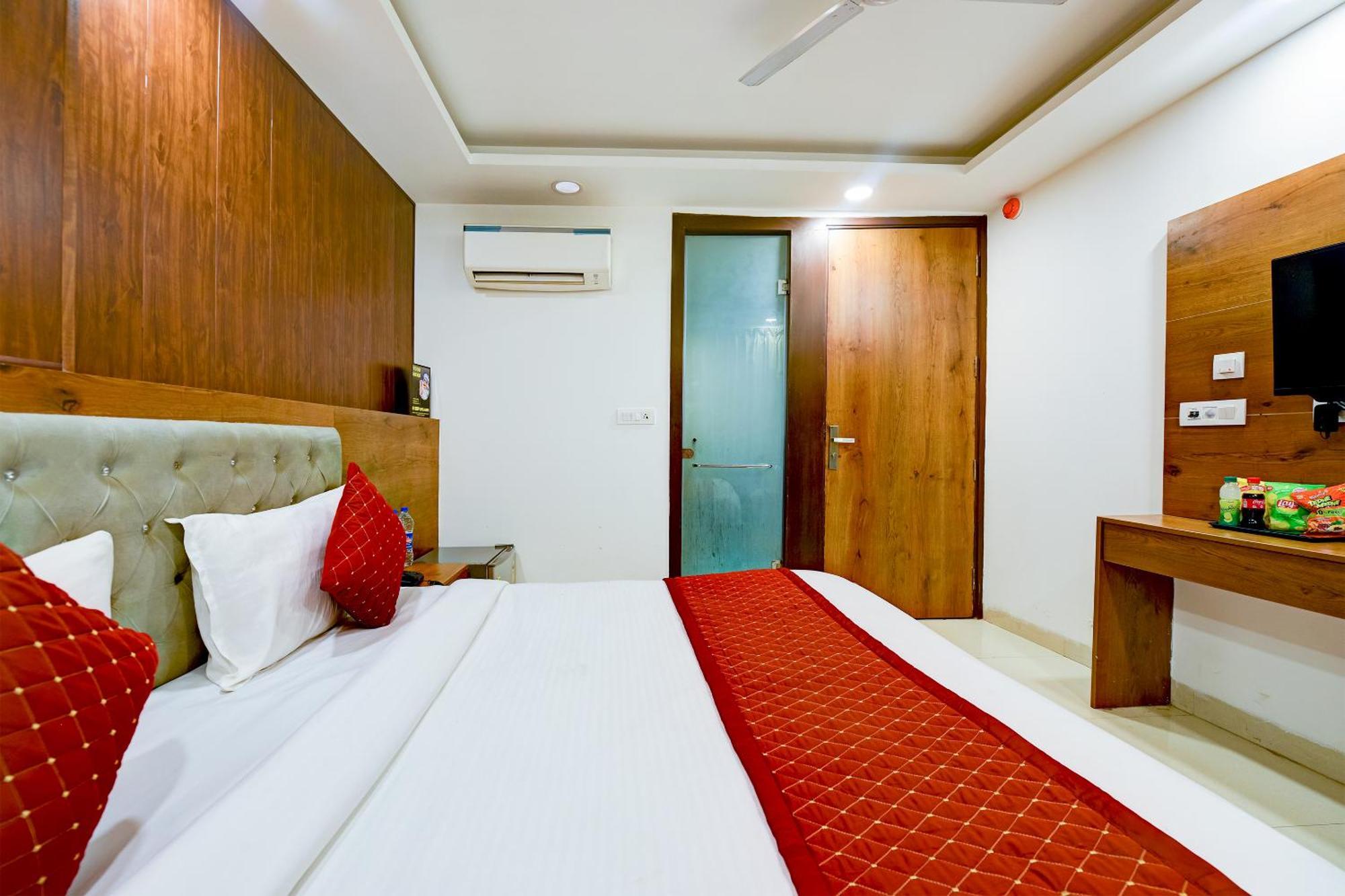 Hotel Grand Qubic Near Delhi Airport ニューデリー エクステリア 写真