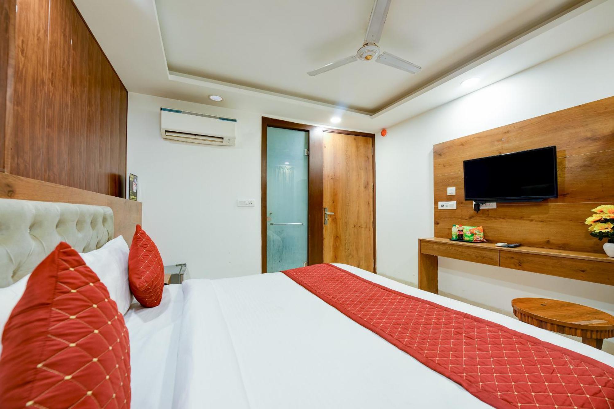 Hotel Grand Qubic Near Delhi Airport ニューデリー エクステリア 写真