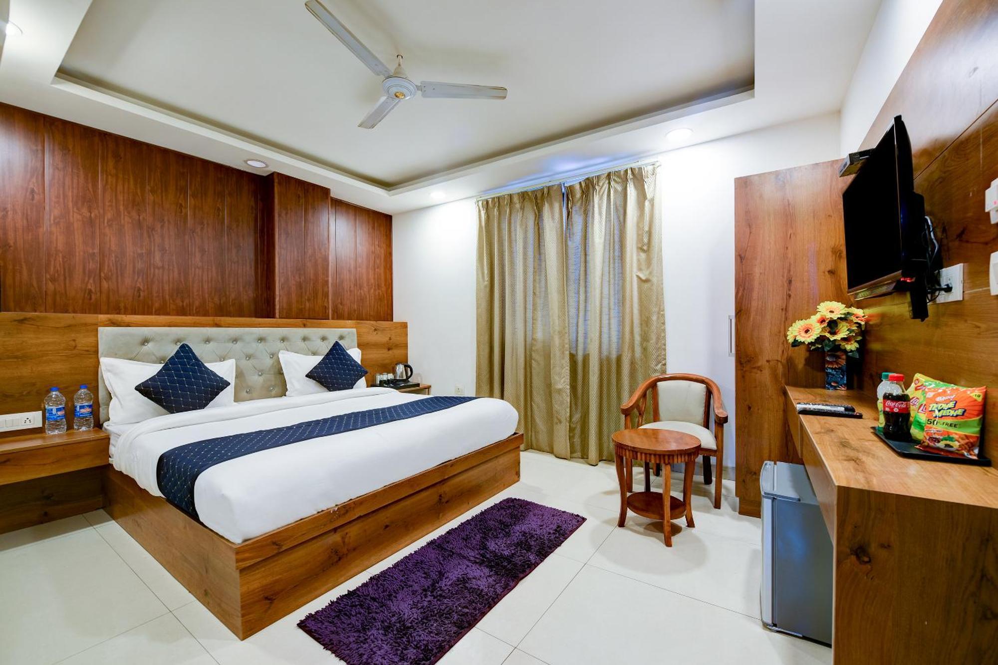 Hotel Grand Qubic Near Delhi Airport ニューデリー エクステリア 写真