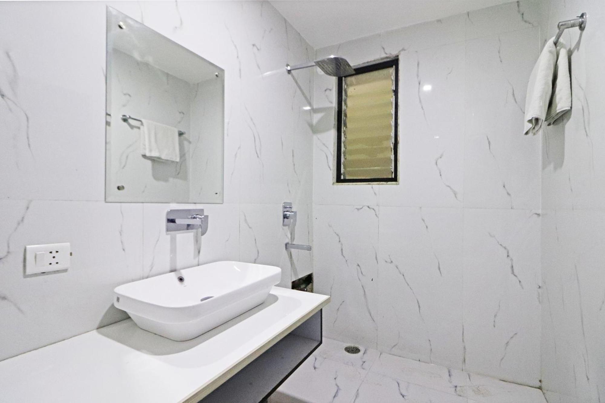 Hotel Grand Qubic Near Delhi Airport ニューデリー エクステリア 写真