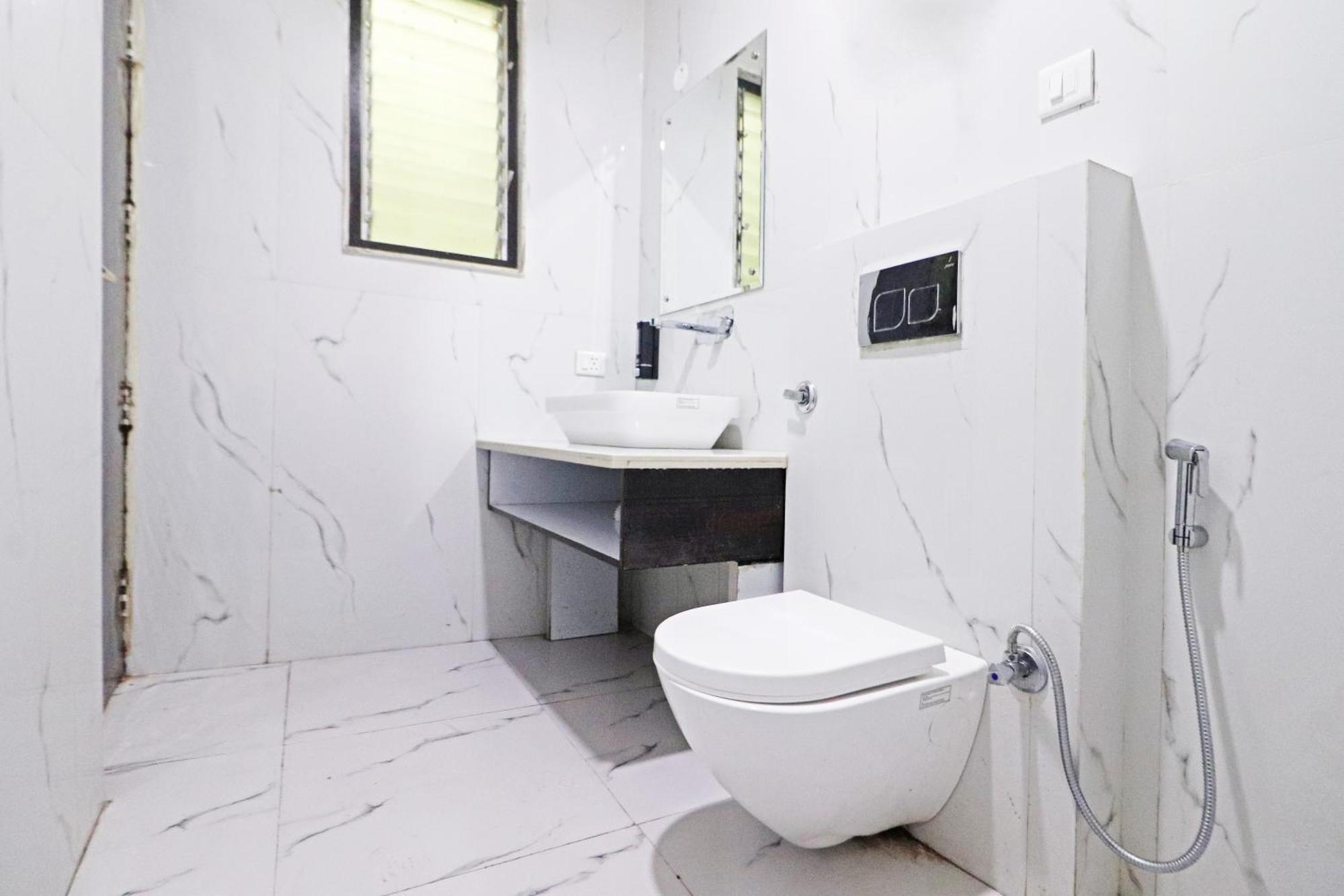 Hotel Grand Qubic Near Delhi Airport ニューデリー エクステリア 写真