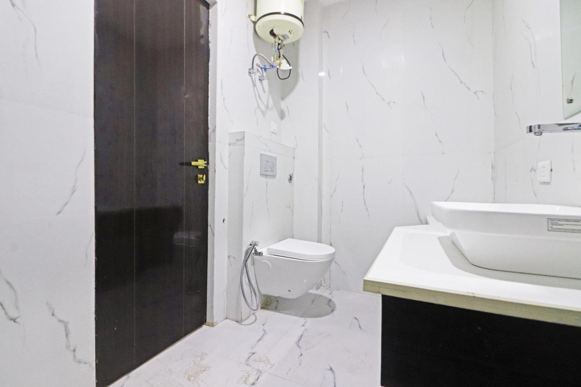 Hotel Grand Qubic Near Delhi Airport ニューデリー エクステリア 写真