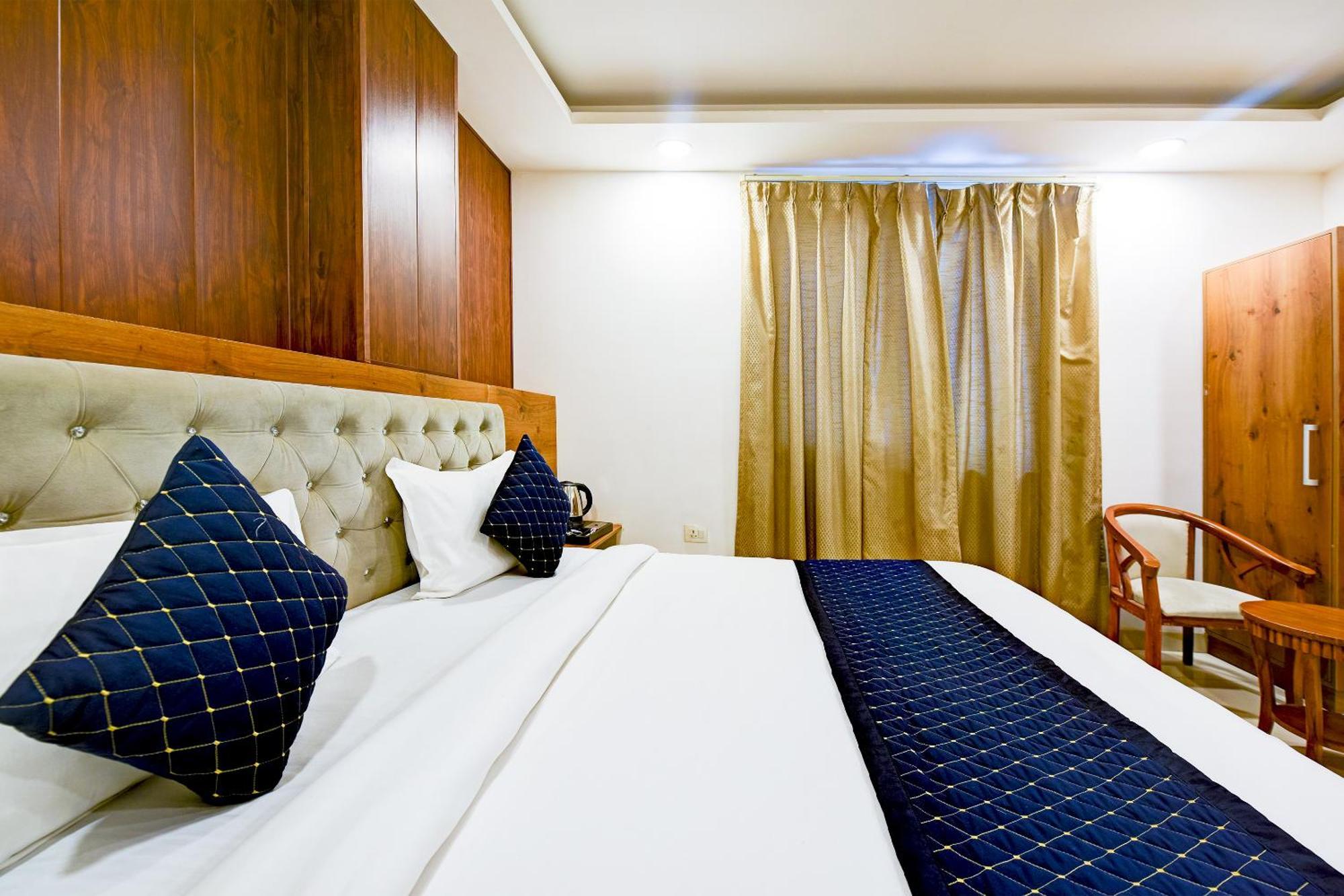 Hotel Grand Qubic Near Delhi Airport ニューデリー エクステリア 写真